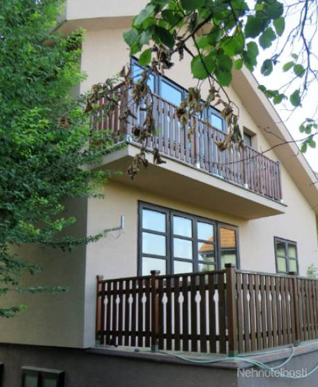Продажа интересного 2-х этажного семейного дома в тихом, полном зелени районе Чуново, Братислава, Словакия.